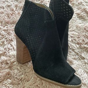 Lucky 🍀 Brand black booties